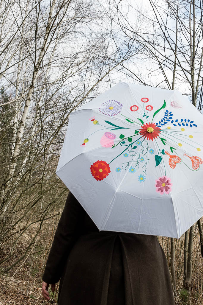 Regenschirm mit Blumen bemalen DIY Bastelanleitung