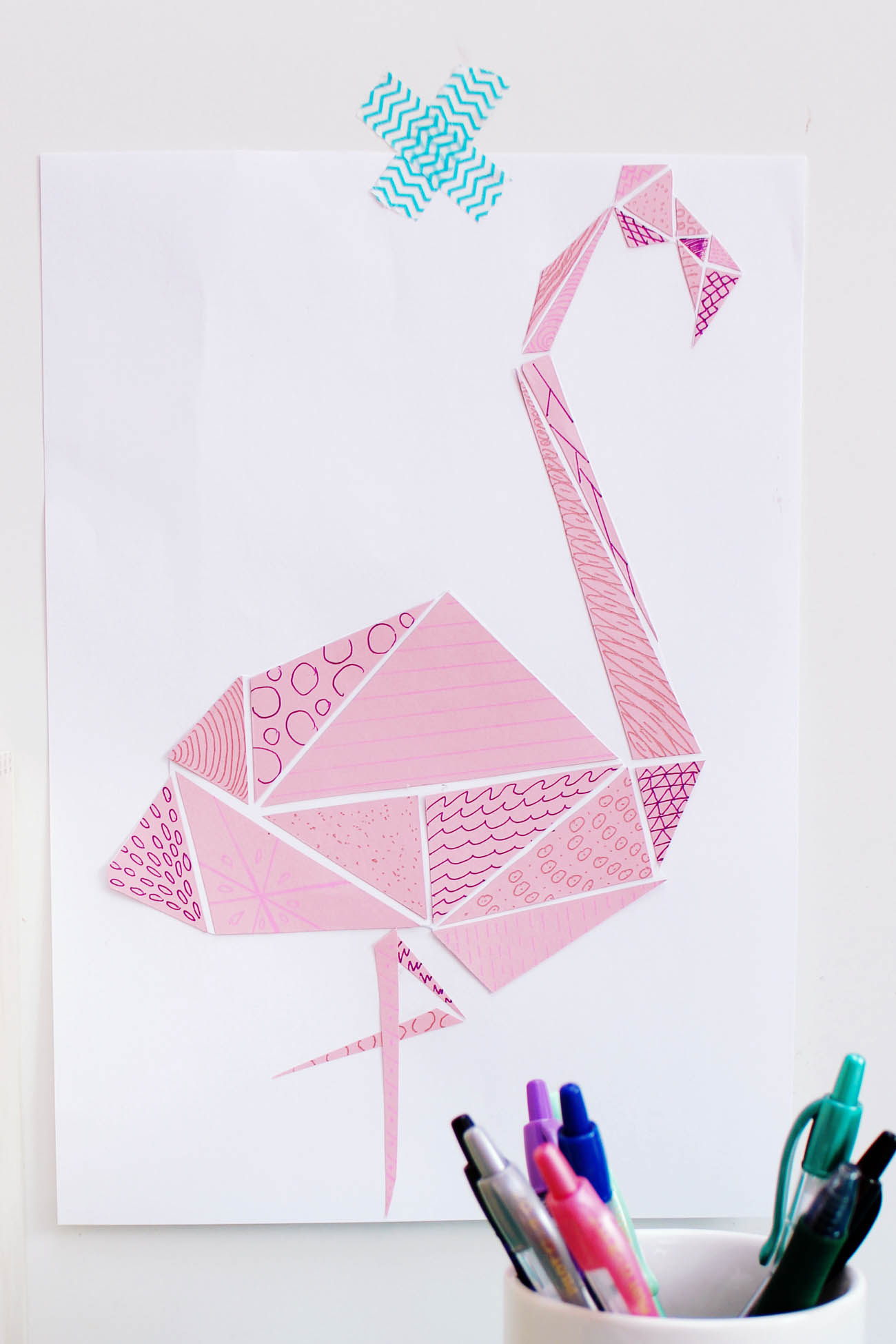 Geometrischer Flamingo mit Mustern {DIY-Anleitung}