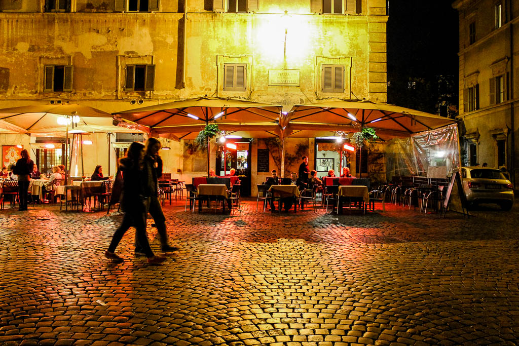 Trastevere bei Nacht: Urlaub in Rom