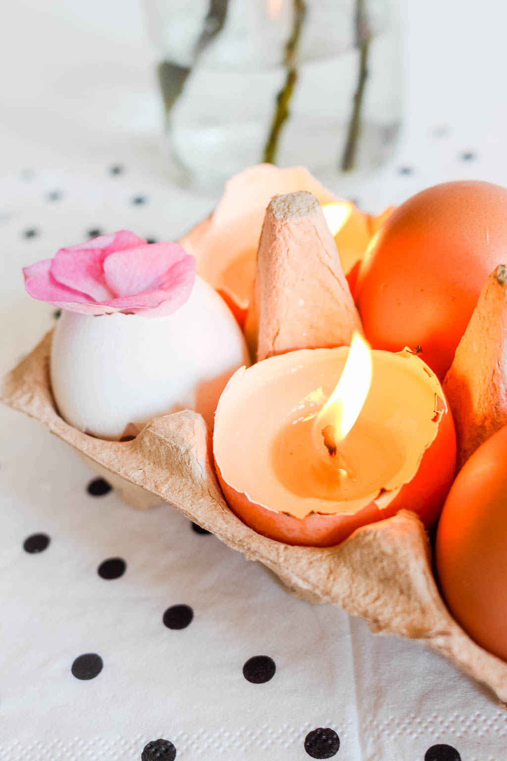 Eierkerzen basteln: Dekoration für Ostern